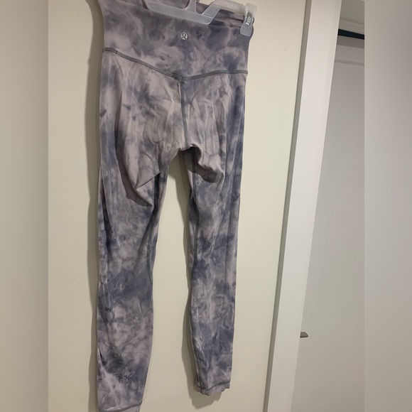 Lululemon aligns size 2 - Picture 2 of 3